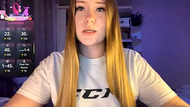 Snapshot of PandaFluff chatting on September 25, 4:21 pm PandaFluff online show from September 25, 4:21 pm