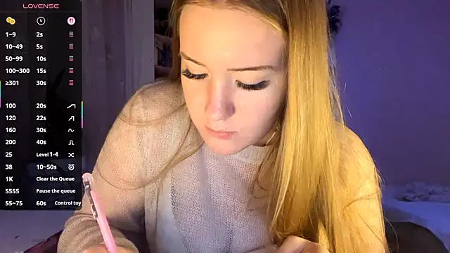 Snapshot of PandaFluff chatting on September 30, 4:12 pm PandaFluff online show from September 30, 4:12 pm