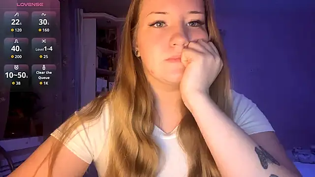 Snapshot of PandaFluff chatting on October 7, 3:09 pm PandaFluff online show from October 7, 3:09 pm