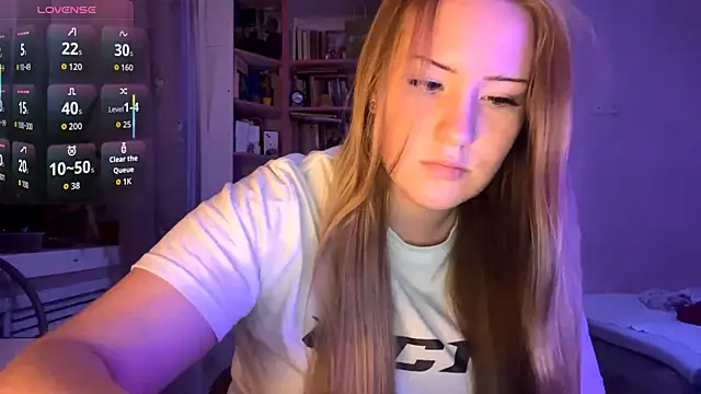 Snapshot of PandaFluff chatting on October 8, 3:53 pm PandaFluff online show from October 8, 3:53 pm