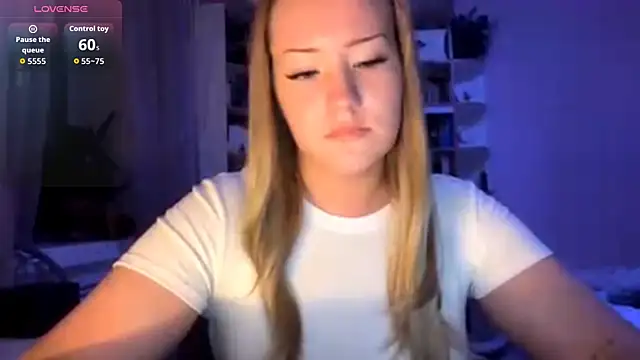 Snapshot of PandaFluff chatting on October 11, 4:38 pm PandaFluff online show from October 11, 4:38 pm