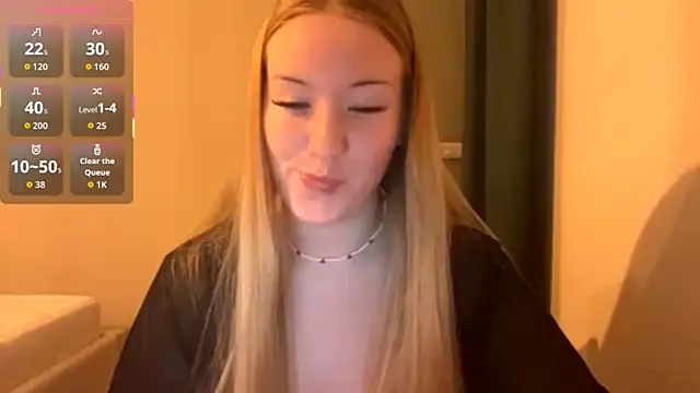 Snapshot of PandaFluff chatting on October 19, 5:24 pm PandaFluff online show from October 19, 5:24 pm