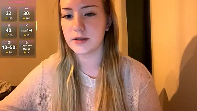 Snapshot of PandaFluff chatting on October 23, 3:44 pm PandaFluff online show from October 23, 3:44 pm