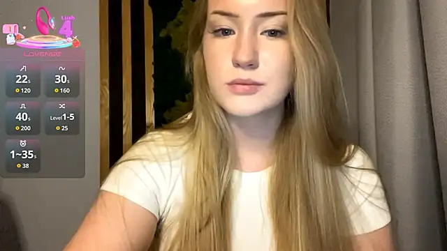 Snapshot of PandaFluff chatting on October 26, 4:57 pm PandaFluff online show from October 26, 4:57 pm