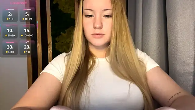 Snapshot of PandaFluff chatting on October 28, 4:42 pm PandaFluff online show from October 28, 4:42 pm