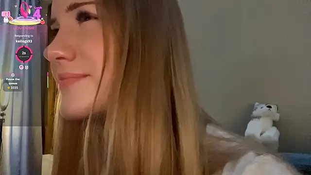 Snapshot of PandaFluff chatting on November 2, 4:31 pm PandaFluff online show from November 2, 4:31 pm