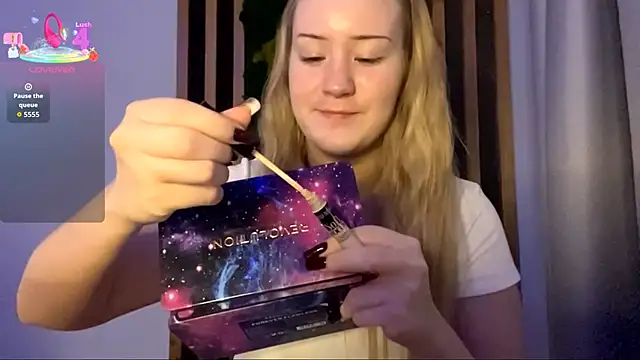 Snapshot of PandaFluff chatting on November 10, 4:17 pm PandaFluff online show from November 10, 4:17 pm