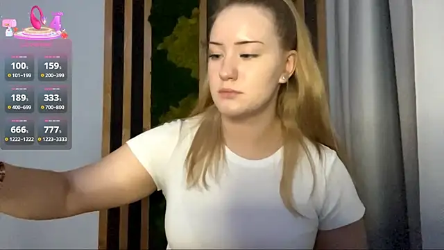 Snapshot of PandaFluff chatting on November 12, 4:40 pm PandaFluff online show from November 12, 4:40 pm