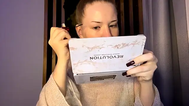 Snapshot of PandaFluff chatting on November 18, 4:11 pm PandaFluff online show from November 18, 4:11 pm