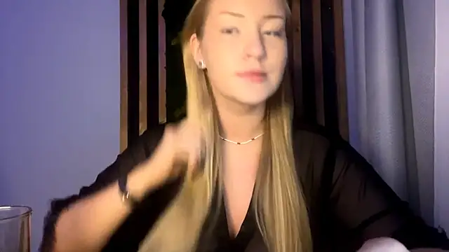 Snapshot of PandaFluff chatting on November 21, 4:05 pm PandaFluff online show from November 21, 4:05 pm