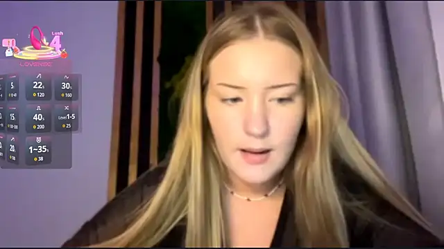 Snapshot of PandaFluff chatting on November 23, 4:40 pm PandaFluff online show from November 23, 4:40 pm