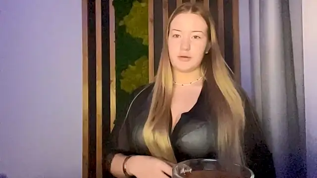 Snapshot of PandaFluff chatting on November 30, 10:25 pm PandaFluff online show from November 30, 10:25 pm