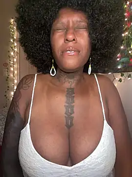 MistiSavannah online show from June 11, 2:33 am