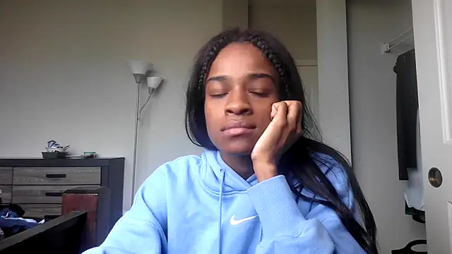 Marlowlovee online show from September 25, 4:00 pm