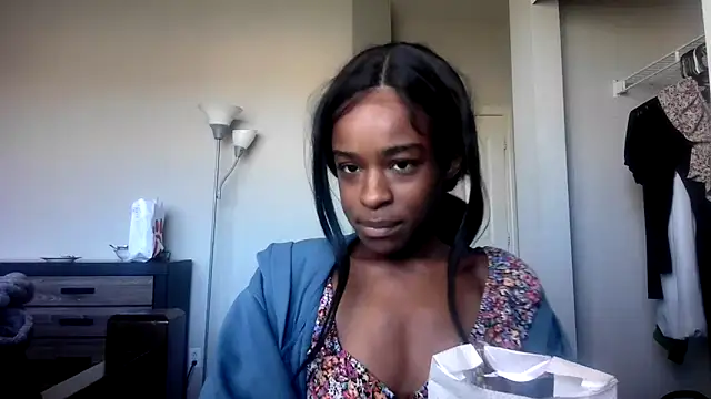 Marlowlovee online show from October 13, 5:24 pm