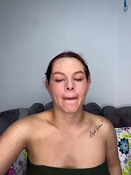 Snapshot of miacarrot chatting on May 8, 2:17 am miacarrot online show from May 8, 2:17 am
