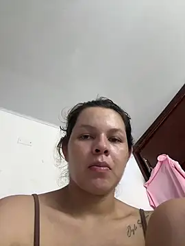 Snapshot of miacarrot chatting on August 8, 2:47 am miacarrot online show from August 8, 2:47 am