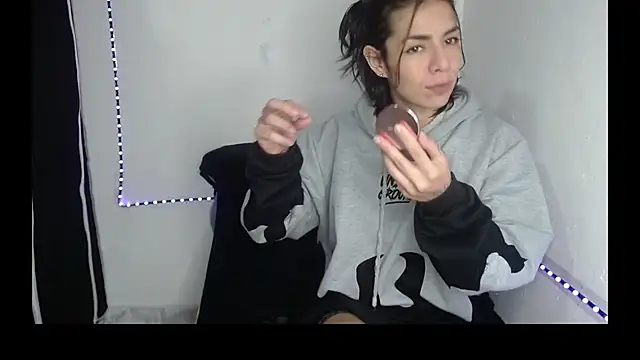 Snapshot of LisSweetx chatting on October 22, 8:52 pm LisSweetx online show from October 22, 8:52 pm