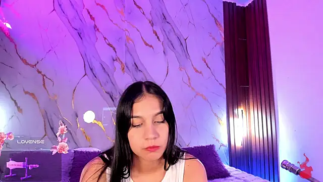 Emmiicute online show from April 21, 1:42 am