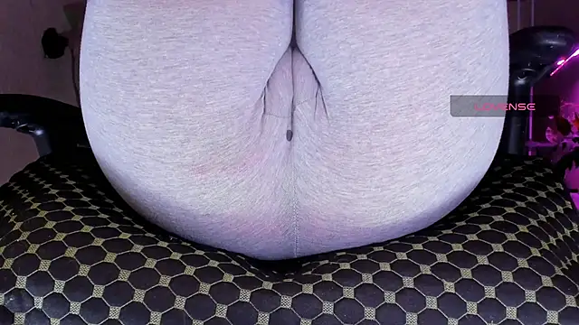 Cameltoe squirt inPants online show from November 21, 1:43 pm