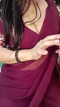 Snapshot of PRIYA_22 chatting on August 4, 6:27 am PRIYA 22 online show from August 4, 6:27 am