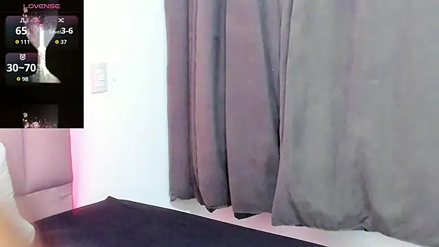 Snapshot of CandyAinsley chatting on October 16, 6:53 pm CandyAinsley online show from October 16, 6:53 pm