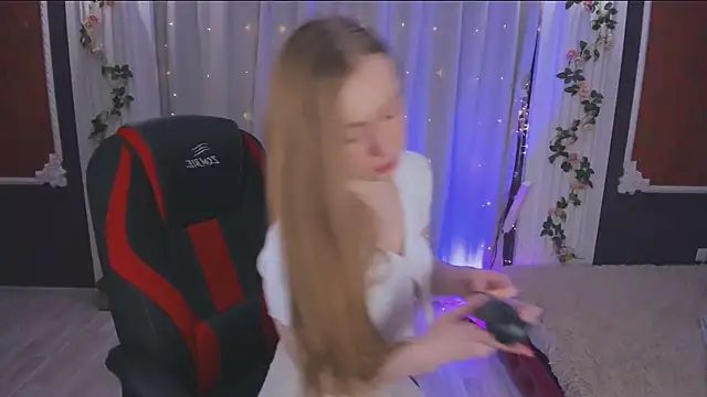 Snapshot of -Seava chatting on October 8, 4:04 pm -Seava online show from October 8, 4:04 pm