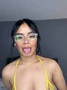 Melissa coch online show from April 18, 3:16 pm