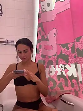 Snapshot of itsyourgirltee chatting on October 29, 7:59 pm itsyourgirltee online show from October 29, 7:59 pm