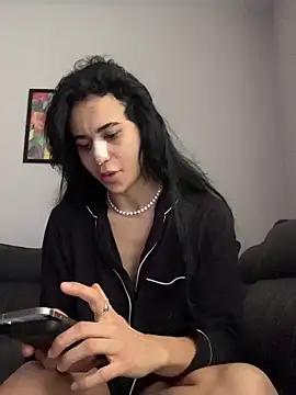 Snapshot of itsyourgirltee chatting on December 5, 11:52 am itsyourgirltee online show from December 5, 11:52 am