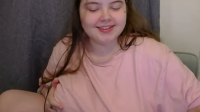 Snapshot of brattyprincessemma chatting on April 23, 7:27 pm brattyprincessemma online show from April 23, 7:27 pm