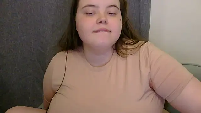 Snapshot of brattyprincessemma chatting on April 28, 6:57 pm brattyprincessemma online show from April 28, 6:57 pm