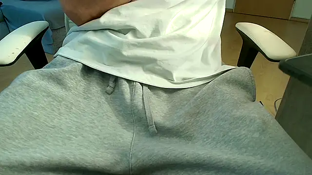 Breezydicksn online show from April 30, 8:15 pm