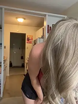 Snapshot of Canada_DD chatting on December 20, 8:16 pm Canada DD online show from December 20, 8:16 pm