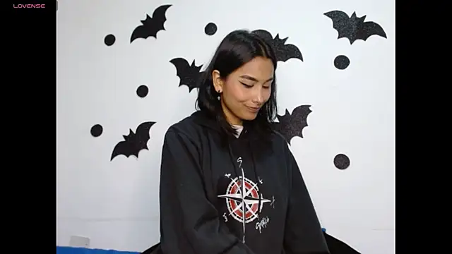 Snapshot of Gia_Lee chatting on October 28, 2:59 am Gia Lee online show from October 28, 2:59 am