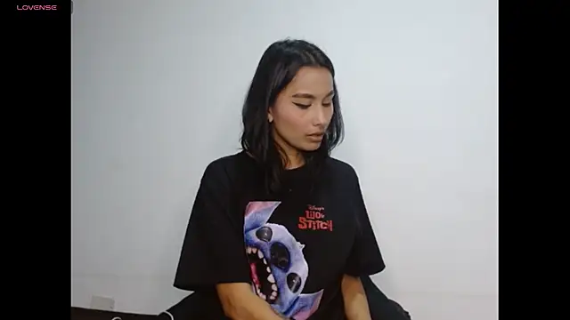 Snapshot of Gia_Lee chatting on November 11, 2:33 am Gia Lee online show from November 11, 2:33 am