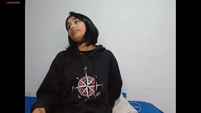 Snapshot of Gia_Lee chatting on December 3, 3:36 am Gia Lee online show from December 3, 3:36 am