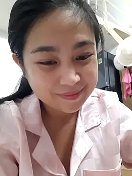 Snapshot of Minn-cute chatting on October 10, 4:44 am Minn-cute online show from October 10, 4:44 am