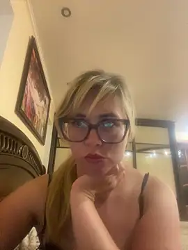 Crystal00Girl online show from September 17, 9:16 pm