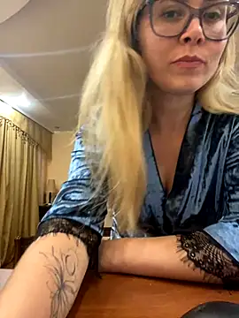 Crystal00Girl online show from October 18, 9:04 pm