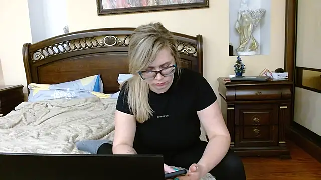 Crystal00Girl online show from January 5, 8:23 pm