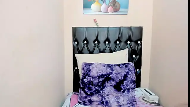 Toxicfantasy4u online show from April 15, 4:25 pm