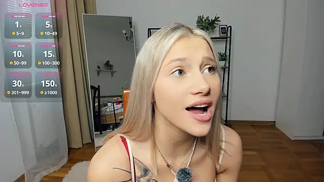 Snapshot of FaaBinaa chatting on October 31, 8:26 am FaaBinaa online show from October 31, 8:26 am