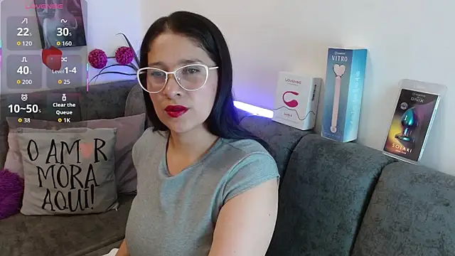 Snapshot of Alana_steel_1 chatting on April 23, 7:49 pm Alana steel 1 online show from April 23, 7:49 pm