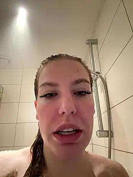 Snapshot of Chloemillerrxx chatting on November 23, 1:33 pm Chloemillerrxx online show from November 23, 1:33 pm