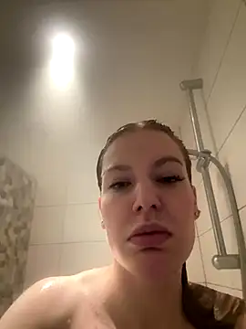 Snapshot of Chloemillerrxx chatting on November 25, 11:21 am Chloemillerrxx online show from November 25, 11:21 am