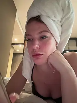 Snapshot of Chloemillerrxx chatting on November 27, 12:40 pm Chloemillerrxx online show from November 27, 12:40 pm