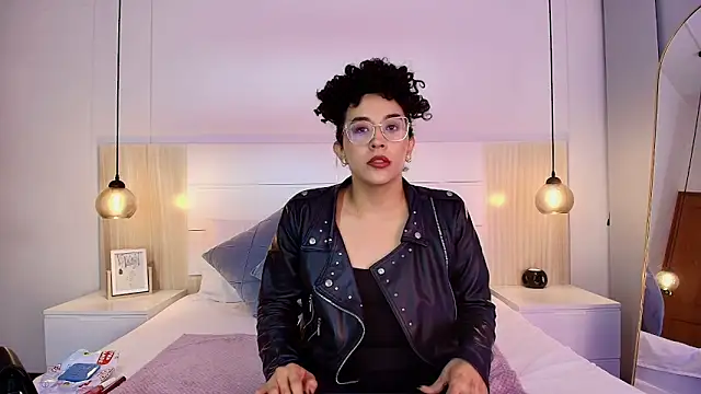 Snapshot of alehia_cute chatting on October 13, 11:16 pm alehia cute online show from October 13, 11:16 pm