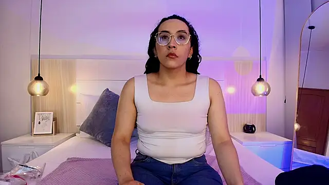 Snapshot of alehia_cute chatting on October 22, 9:03 pm alehia cute online show from October 22, 9:03 pm