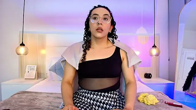 Snapshot of alehia_cute chatting on November 13, 11:14 pm alehia cute online show from November 13, 11:14 pm